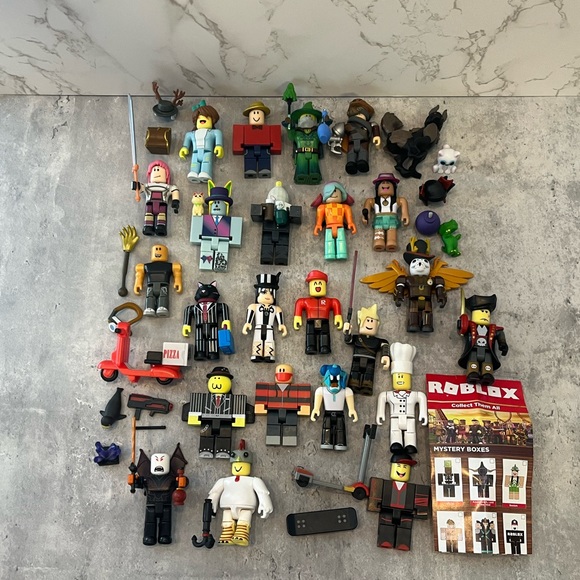 Roblox large lot of figurine toys - Picture 8 of 15